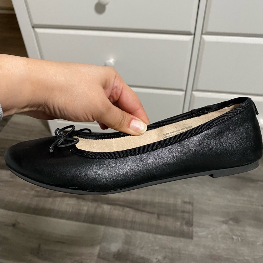 Cat and Jack Black Ballet Flats size 2 - Picture 2 of 7